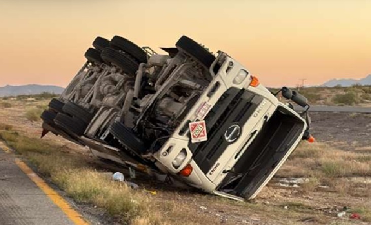 Exhorta Protección Civil a transitar con precaución en carretera Chihuahua–Juárez por volcadura de pipa