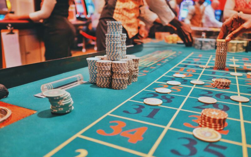 Hacienda bloquea 13 casinos utilizados para lavar dinero; detectan operaciones ilícitas en Sonora y otros siete estados