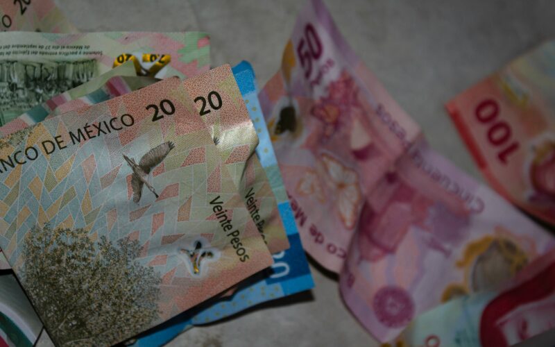 Salario mínimo subiría 11% en 2026, estima Banamex; pasaría de 278 a 309.50 pesos diarios