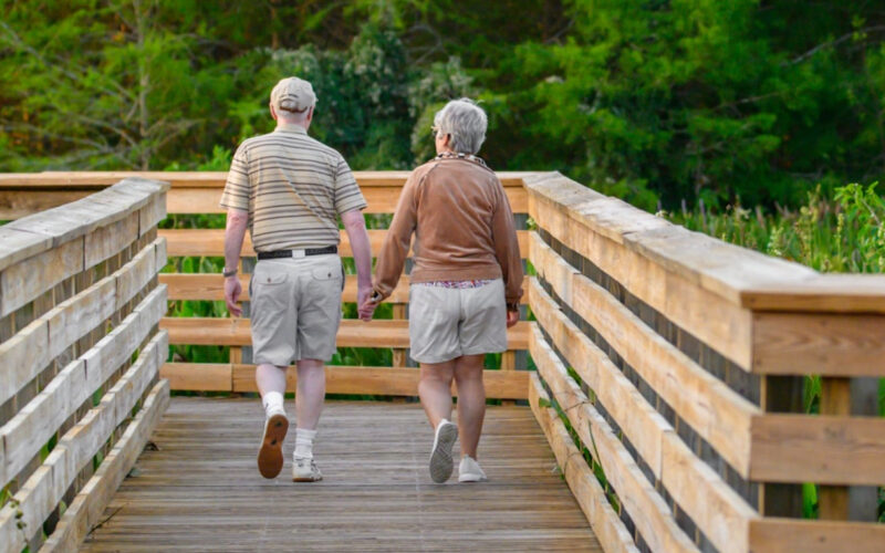 Adultos mayores pueden mantener una vida saludable con hábitos simples y constantes