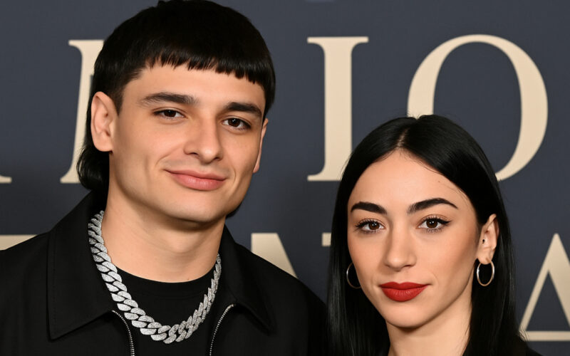 Peso Pluma y Nicki Nicole vuelven a generar rumores tras coincidir en evento internacional