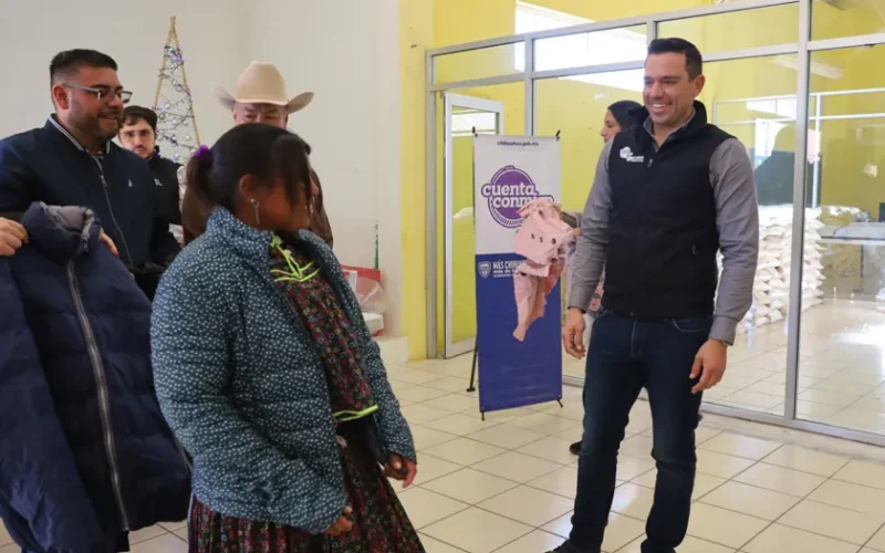 Entrega Gobierno del Estado apoyos alimentarios y chamarras a familias de San Francisco de Borja