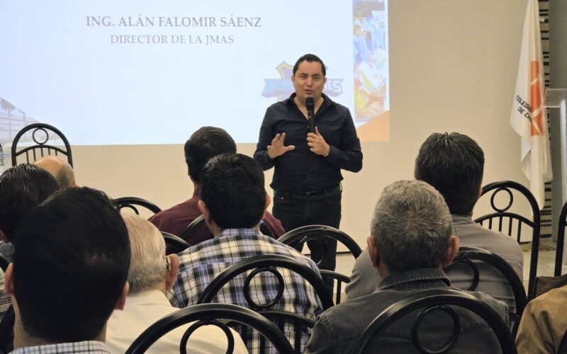 Alan Falomir presenta proyectos de JMAS Chihuahua ante ingenieros civiles