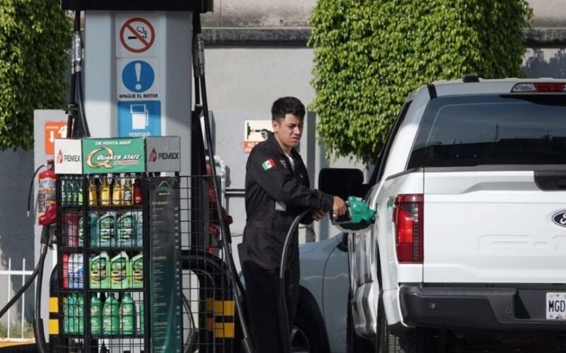 Subsidios a gasolina alivian al consumidor, pero presionan finanzas públicas en México
