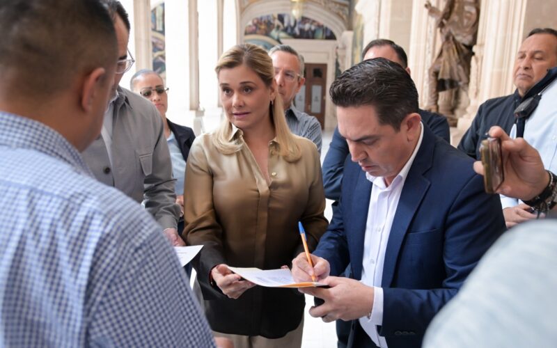 Recibe Maru Campos citatorio de la FGR en Palacio de Gobierno