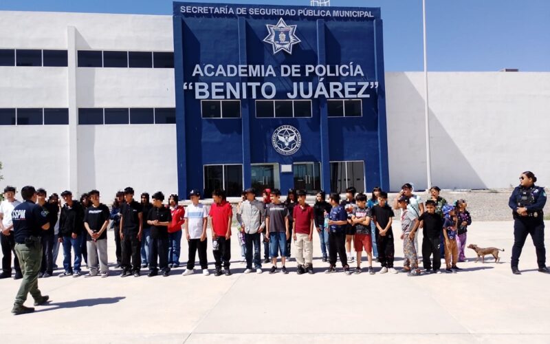 Realizan recorrido en Academia de Policía para jóvenes de Juárez