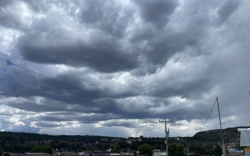 Emiten alerta por fuertes vientos, lluvias y posibles tolvaneras en Chihuahua