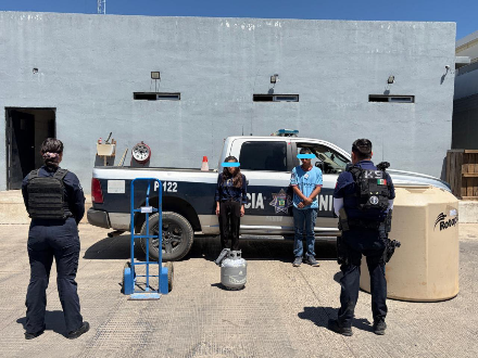 Detienen a pareja por presunto robo a negocio en Anáhuac; recuperan tanque, tinaco y herramientas