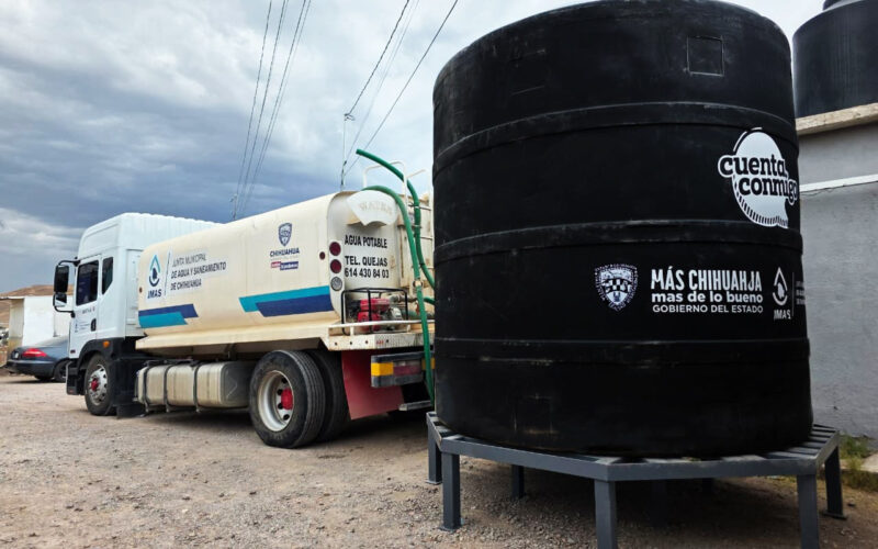 Instala JMAS tinacos de alta capacidad en colonia UP para apoyar a familias con baja presión