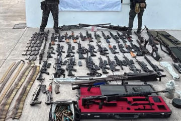 Aseguran arsenal de alto poder en Badiraguato; localizan fusiles, lanzagranadas y ametralladoras