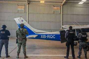 Aseguran avioneta, cocaína y arsenal en operativo conjunto en Mexicali