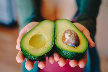 El aguacate: el “oro verde” que fortalece el corazón y mejora la salud diaria