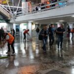 Fuertes Lluvias Inundan Estación San Lázaro Del Metro En La Ciudad De México