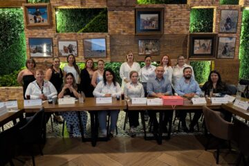 Luis Fernando Rodríguez comparte experiencias de liderazgo con mujeres emprendedoras de Juárez