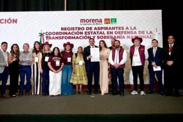 Cruz Pérez Cuéllar formaliza su registro como aspirante a la Coordinación Estatal de Defensa de la Transformación en Chihuahua