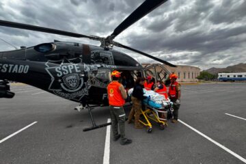 Trasladan de emergencia a mujer desde Guachochi a Chihuahua; destaca SSPE coordinación para salvar vidas