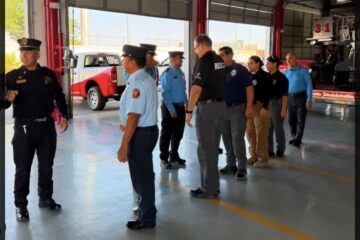 Rinden homenaje al Teniente Enoc García Solís tras 26 años de servicio en el Departamento de Bomberos de Juárez