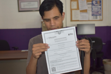Concluye joven con discapacidad visual la secundaria a través del ICHEA con promedio de 9.0