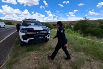 Localizan cuerpo semienterrado junto a la carretera Chihuahua–Cuauhtémoc; Fiscalía investiga el caso