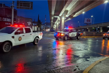Activan operativo preventivo por lluvias; apoyan a automovilistas y retiran personas de zonas de riesgo