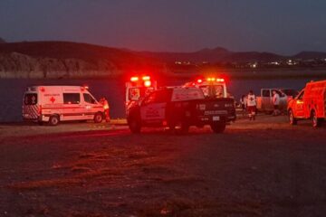 Rescatan a tres personas tras accidente en moto acuática en la Presa Chihuahua