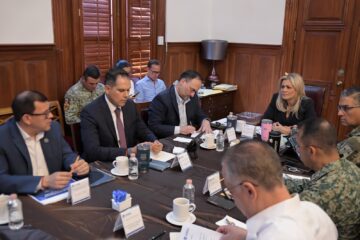 Maru Campos instruye reforzar atención y vigilancia en Cinco Llagas durante Mesa de Construcción de Paz