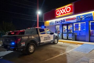 Asaltan con arma de fuego un Oxxo en la colonia Villa Juárez