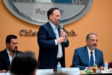 Santiago De la Peña presenta estrategia de movilidad ante CANACO Chihuahua