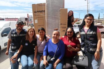 Manque Granados lleva apoyos para el hogar a más de 50 familias de colonias de Chihuahua