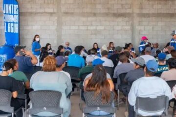 JMAS entrega 500 tinacos a familias de Los Kilómetros para fortalecer el acceso al agua