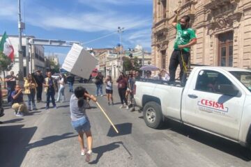 Protestan frente a Palacio de Gobierno por desabasto de agua; exigen salida del titular de la JCAS