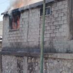 Detienen a pareja tras incendio de vivienda; ella fue acusada de provocar el fuego y él de violencia familiar