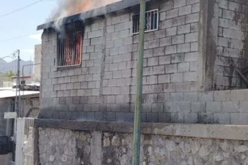 Detienen a pareja tras incendio de vivienda; ella fue acusada de provocar el fuego y él de violencia familiar