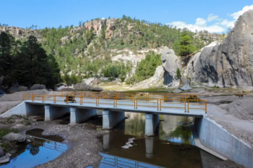 Inauguran dos nuevos puentes en Cusárare para fortalecer el turismo y la conectividad en Guachochi