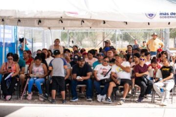 JMAS entrega otros 300 tinacos a familias de Los Kilómetros en Ciudad Juárez