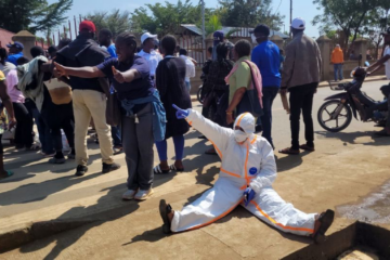 Vigilan a casi 200 pasajeros en el Congo tras muerte de un viajero con síntomas de ébola