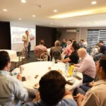 Cruz Pérez Cuéllar dialoga con jóvenes empresarios de Chihuahua y plantea desarrollo regional como eje de su proyecto