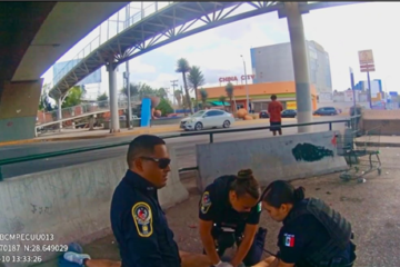 Policías municipales reaniman a mujer con RCP y desfibrilador en el Centro de Chihuahua