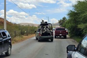 Ataque armado a policías de Chihuahua desata operativo en Aquiles Serdán; presunto bloqueo de patrulla genera tensión
