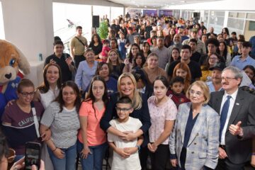 Entrega Maru Campos procesadores para implantes cocleares; benefician a familias de 11 municipios