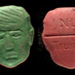 Lanzan “alerta roja” por pastillas de éxtasis con forma de Donald Trump; advierten riesgo mortal