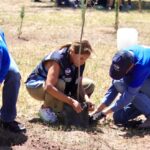 Manque Granados participa en jornada de reforestación; plantan más de 250 árboles en la Deportiva Sur