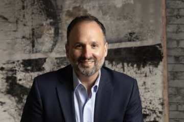 Santiago salta al escaparate nacional: Polls MX difunde encuesta que lo coloca al frente por Chihuahua capital