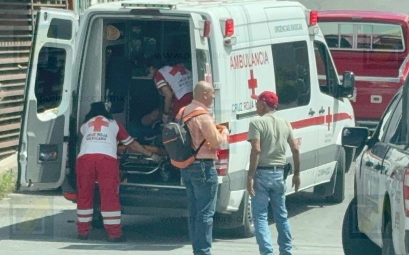 Hospitalizan a motociclista tras choque con pickup en Coronado y 43