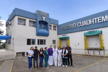 Llevan servicios médicos y vacunación a trabajadores del Rastro Municipal de Cuauhtémoc