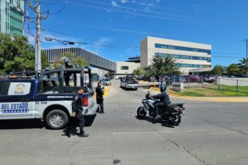 Evacúan vía aérea a dos agentes heridos tras enfrentamiento en Ojinaga; los trasladan a Chihuahua
