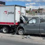 Joven de 19 años estrella su Cheyenne contra camión estacionado cerca de Bafar; salió ileso