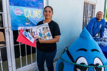 Acerca JMAS contratos de agua y drenaje a familias de El Sauzal