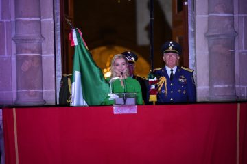 Más de 46 mil chihuahuenses abarrotan la Plaza del Ángel para celebrar el Grito con Maru Campos