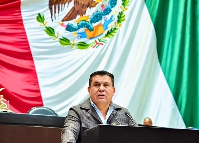 Plantea Álex Domínguez permitir Uber y DiDi en aeropuertos y centrales camioneras de Chihuahua